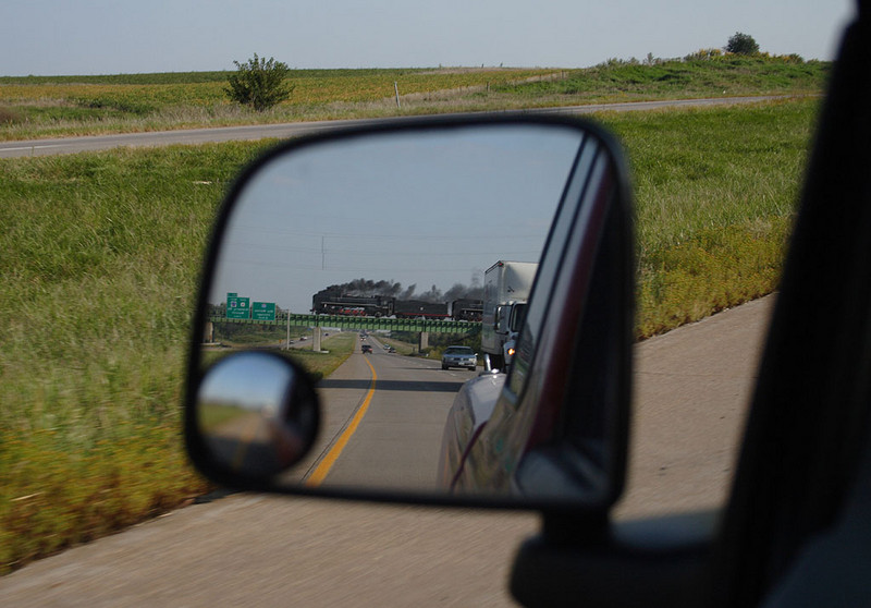 Almost an over-under!  I'm heading east on I-280 as the excursion heads over the interstate in northwest Davenport, IA.