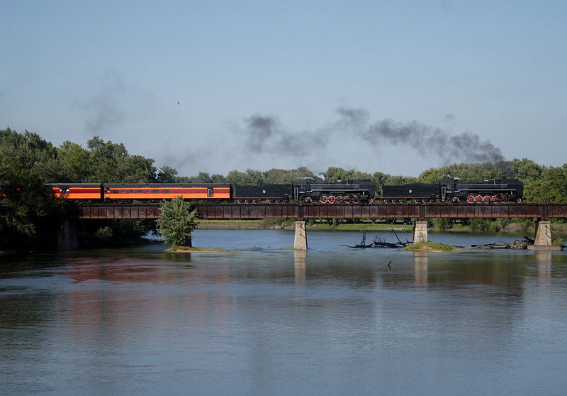 Eastbound crossing the Cedar River in Moscow, IA.