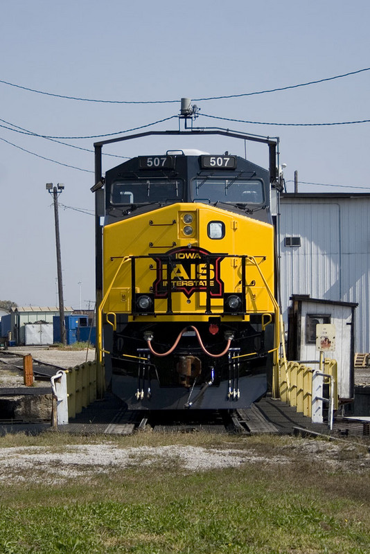 IAIS 507 takes a spin on the turntable at IC&E's Nahant Yard in Davenport, IA so it can be placed back-to-back with IAIS 509.  26-Sept-2008.