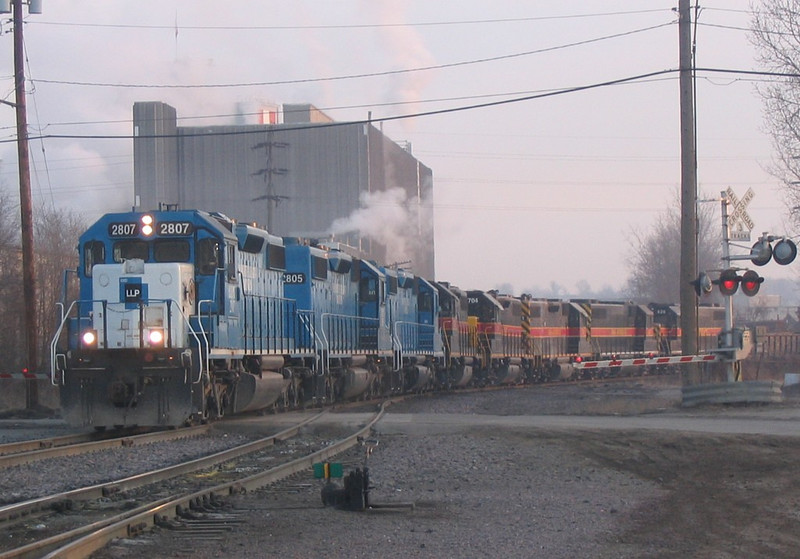 A combined RIIC-04 and BICB-03 pulls into West Davenport after crossing the Crescent Bridge.  04-Mar-2005.