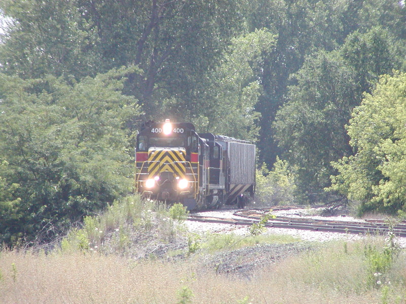 Prototype view of the Hancock spur and pocket track, as IAIS 400-485-407 decend from the main with a single covered hopper.