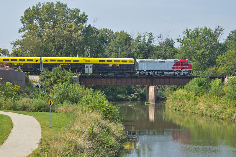 IANR678_HawkeyeExpress_ClearCreek_CoralvilleIA_5Sep2015.jpg