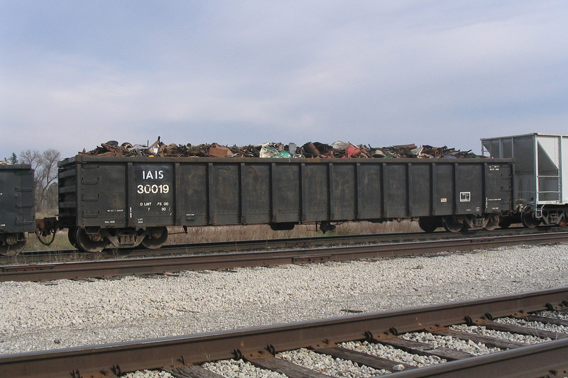 IAIS 30019 in Newton, IA on 4/9/05.