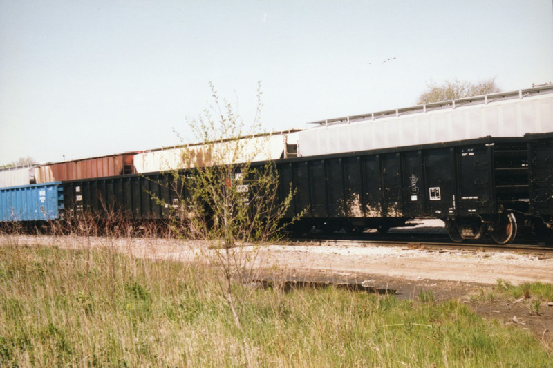 IAIS 30075 at Altoona, IA, on 13-May-1997