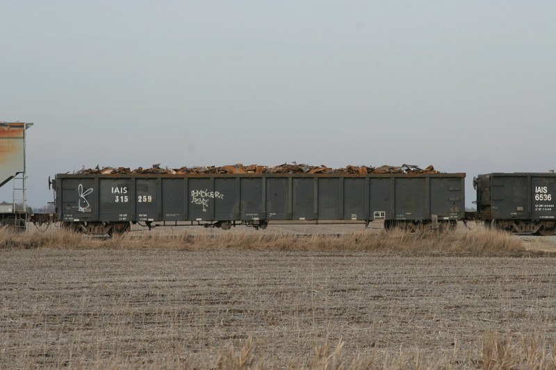 IAIS 315259 eastbound on CBBI at Walcott, IA on 28-Dec-2006