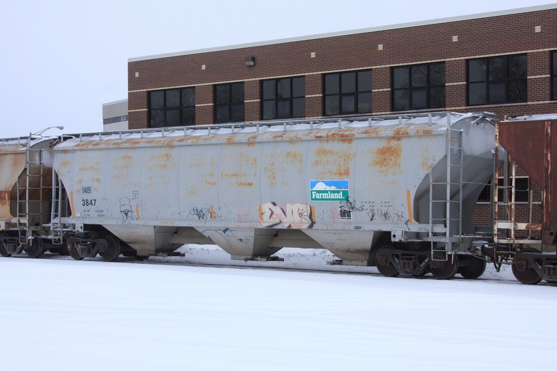 IAIS 3847 in Moline, IL, on 27 Dec 2010