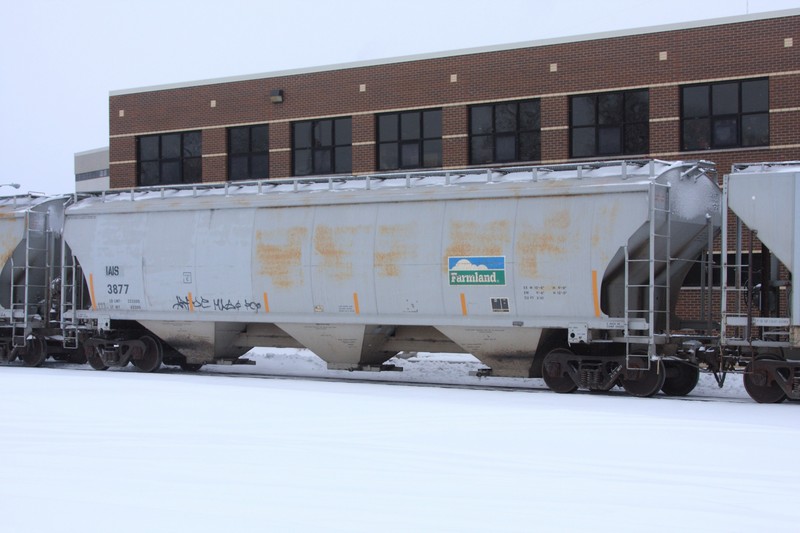 IAIS 3877 in Moline, IL, on 27 Dec 2010