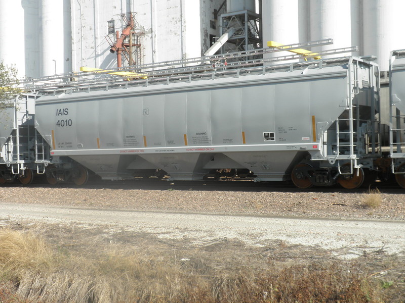 IAIS 4010 on BNSF at Council Bluffs, IA, on 28 Oct 2012, just prior to initial delivery to the IAIS.
