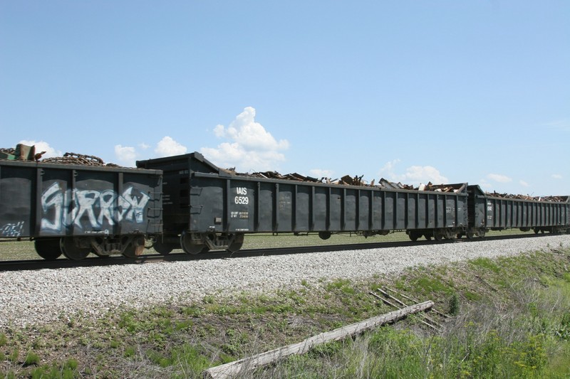 IAIS 6529 near Victor, IA, on 1-Jun-2006