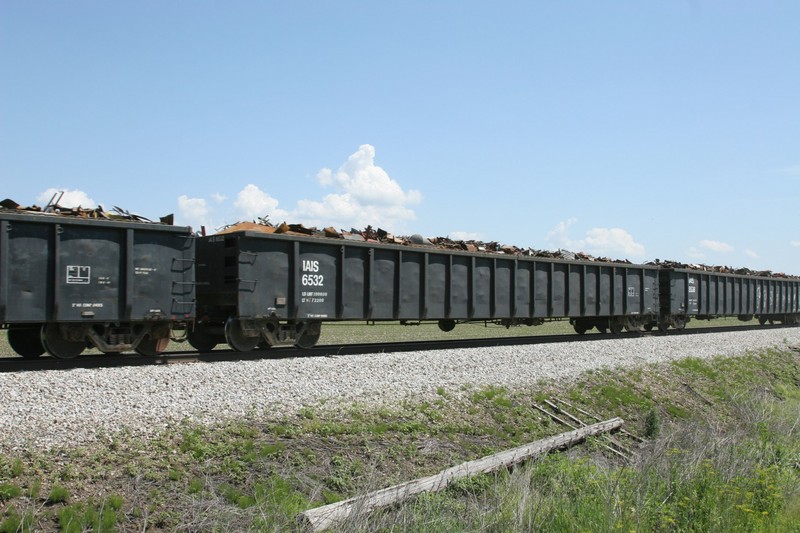 IAIS 6532 near Victor, IA, on 1-Jun-2006