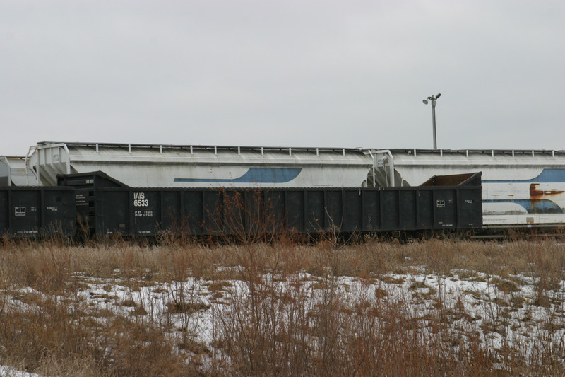 IAIS 6533 in Newton, IA, on 30-Dec-2005