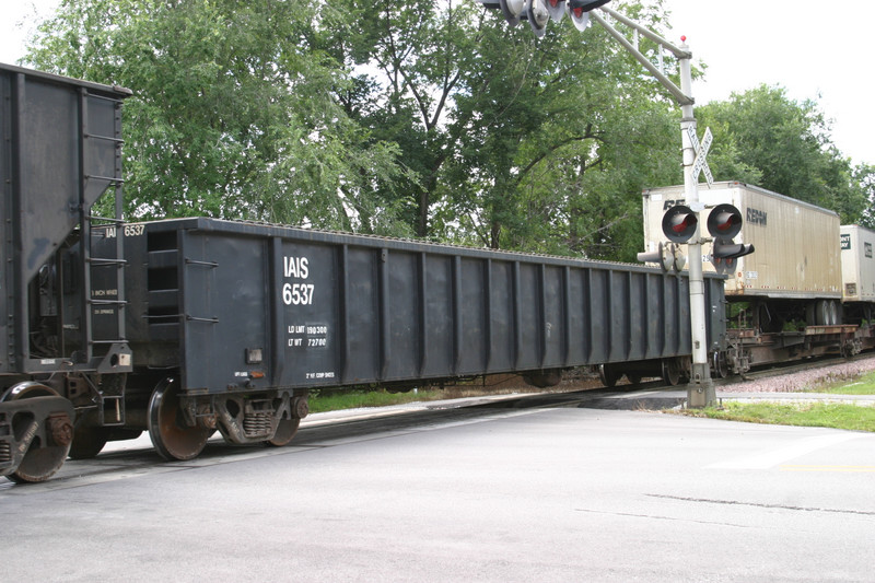 IAIS 6537 westbound on BICB on 7-Aug-2005 at Iowa City