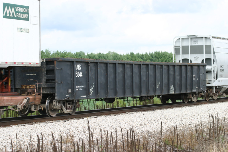 IAIS 6544 westbound at Tiffin, IA, on 24-Aug-2004