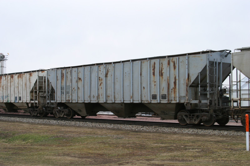 IAIS 7414 at Victor, IA, on 18-Mar-2005