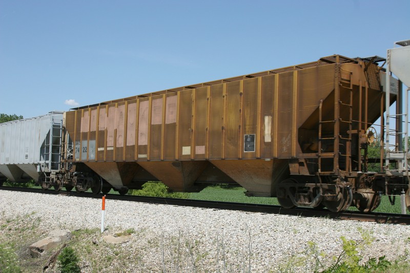 IAIS 7422 near Victor, IA on 1-Jun-2006