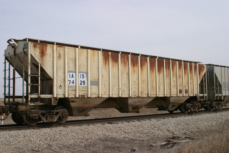 IAIS 7425 at Walcott, IA, on 18-Mar-2005