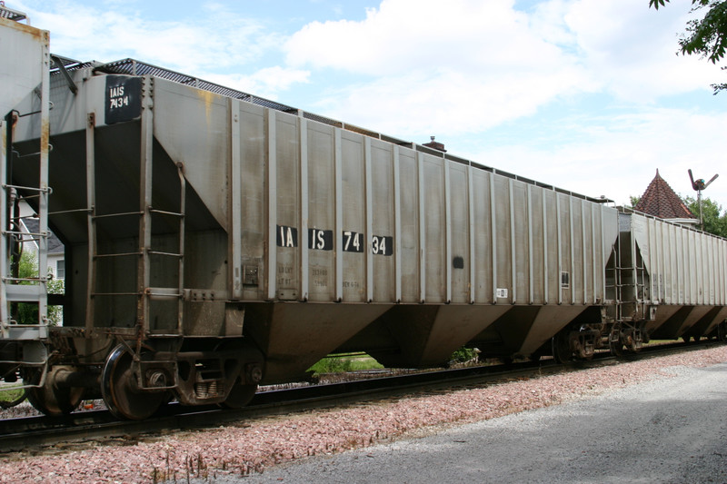 IAIS 7434 at Iowa City, IA, on 7-Aug-2004