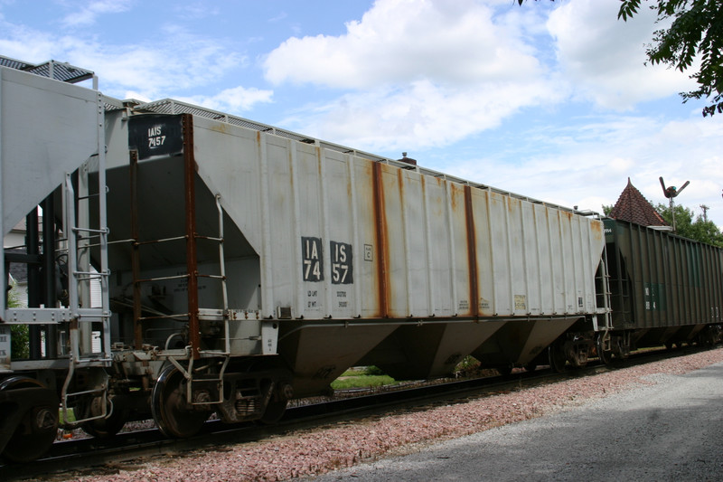 IAIS 7457 at Iowa City, IA, on 7-Aug-2004