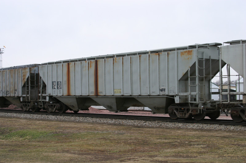 IAIS 7457 at Victor, IA, on 18-Mar-2005