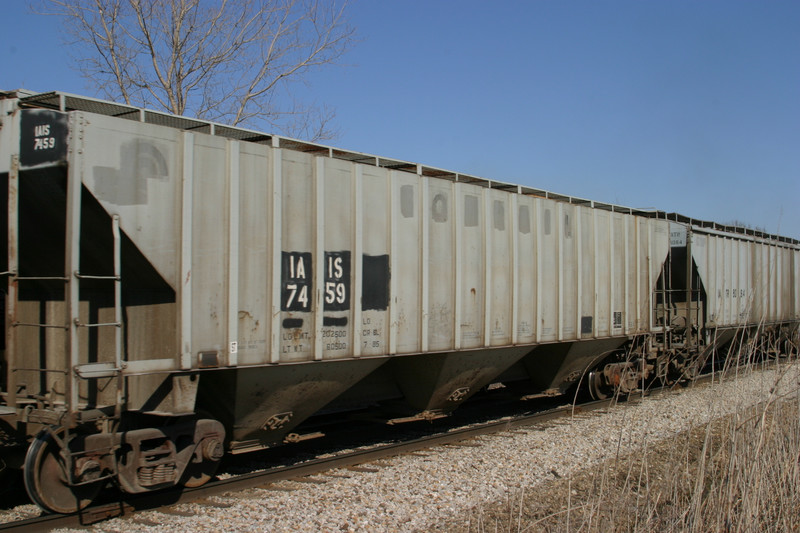 IAIS 7459 at Homestead, IA, on 16-Mar-2005