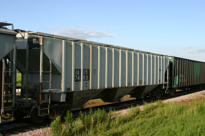 IAIS 7463 at South Amana, IA, on 7-Aug-2004