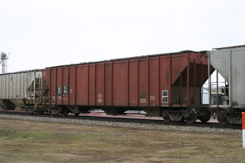 IAIS 7464 at Victor, IA, on 18-Mar-2005