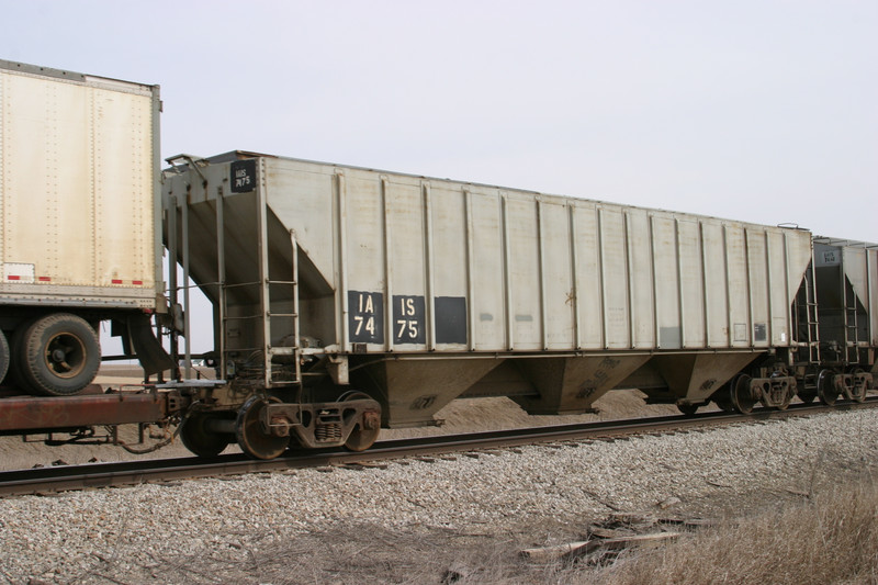 IAIS 7475 at Walcott, IA, on 18-Mar-2005