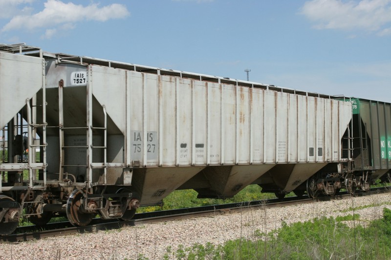 IAIS 7527 at Iowa City, IA, on 1-Jun-2006