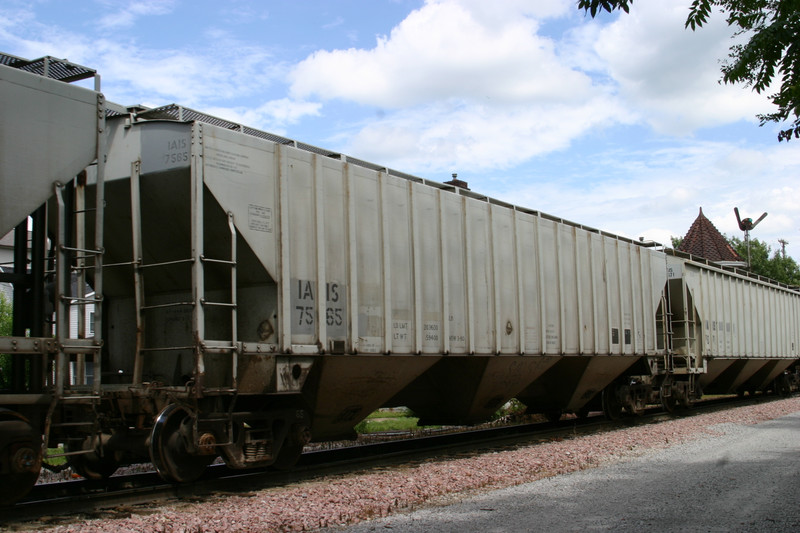 IAIS 7565 at Iowa City, IA, on 7-Aug-2004