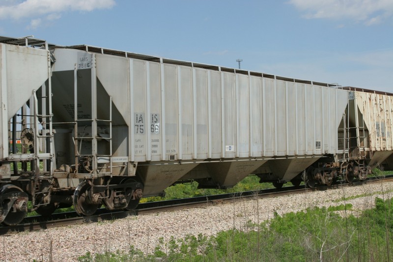 IAIS 7566 in Iowa City, IA, on 1-Jun-2006