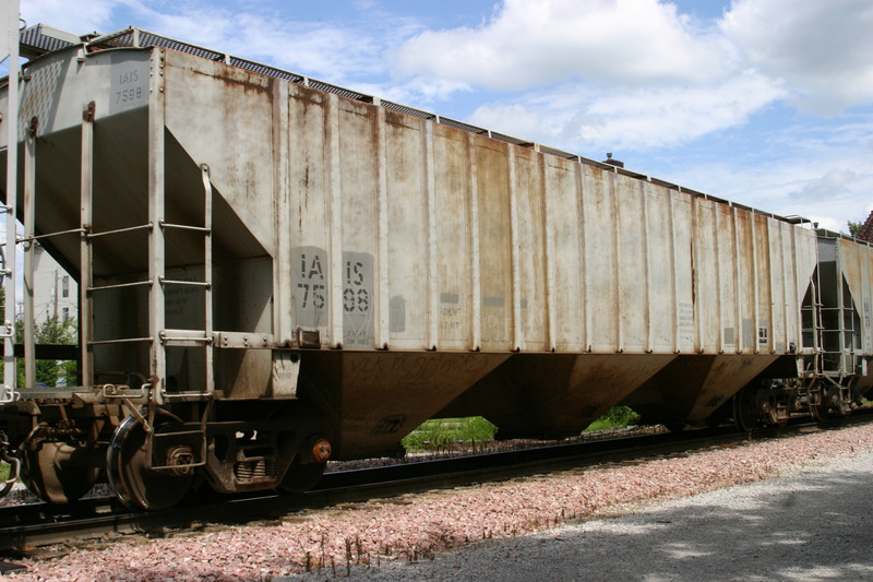 IAIS 7598 at Iowa City, IA, on 7-Aug-2004