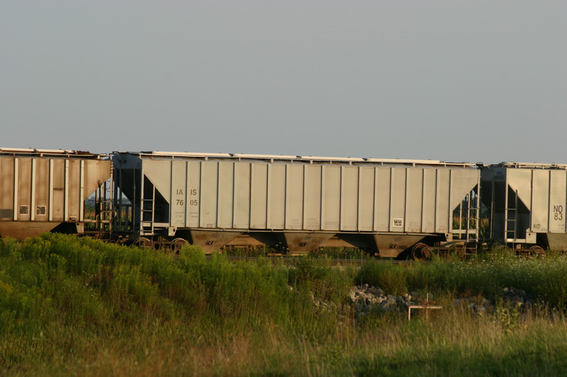 IAIS 7605 at Newton, IA, on 20-Aug-2004