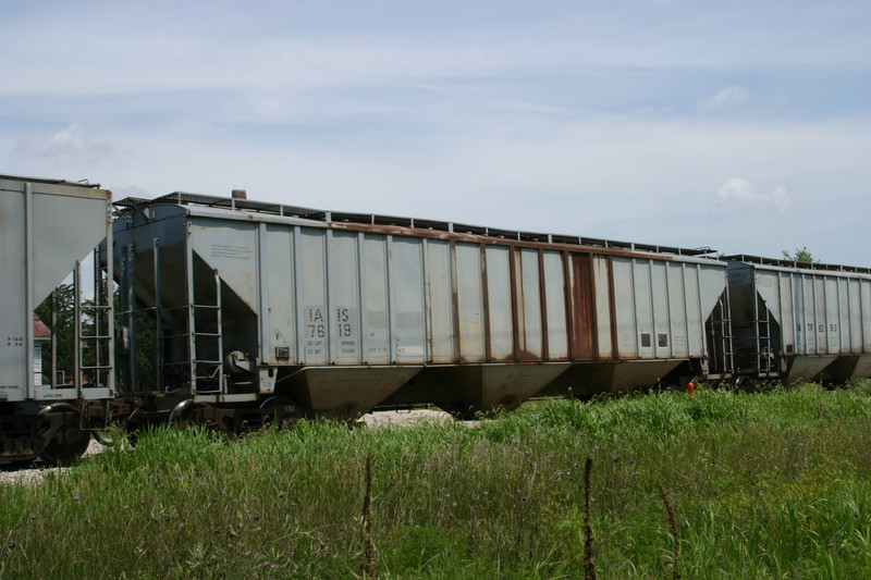 IAIS 7619 at South Amana, IA, on 7-Aug-2004