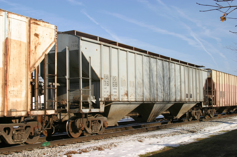 IAIS 7658 at Walcott, IA, on 27-Dec-2005