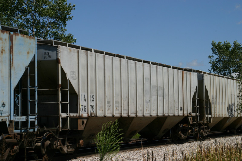 IAIS 7678 at Oxford, IA, on 9-Aug-2004