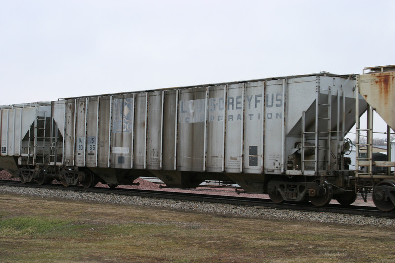 IAIS 8065 at Victor, IA, on 18-Mar-2005