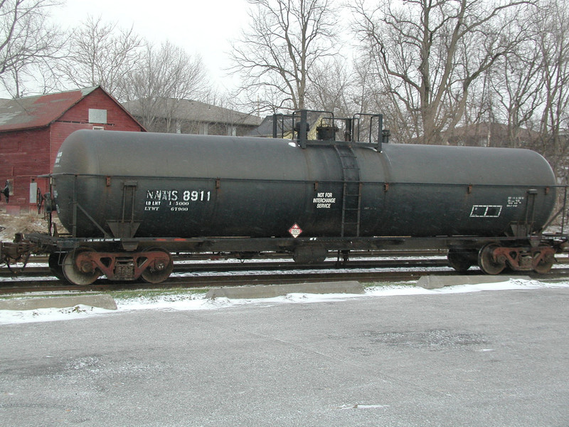 IAIS 8911 at Iowa City, IA, on 23-Dec-2001