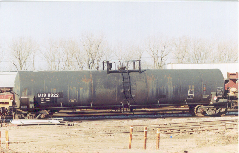IAIS 8922 at Council Bluffs, IA, during Apr 2001