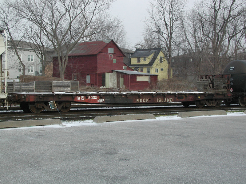 IAIS 9002 at Iowa City, IA, on 23-Dec-2001.