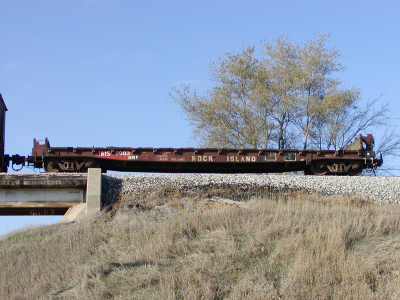 IAIS 9003 at Hancock, IA, on 6-Nov-2003