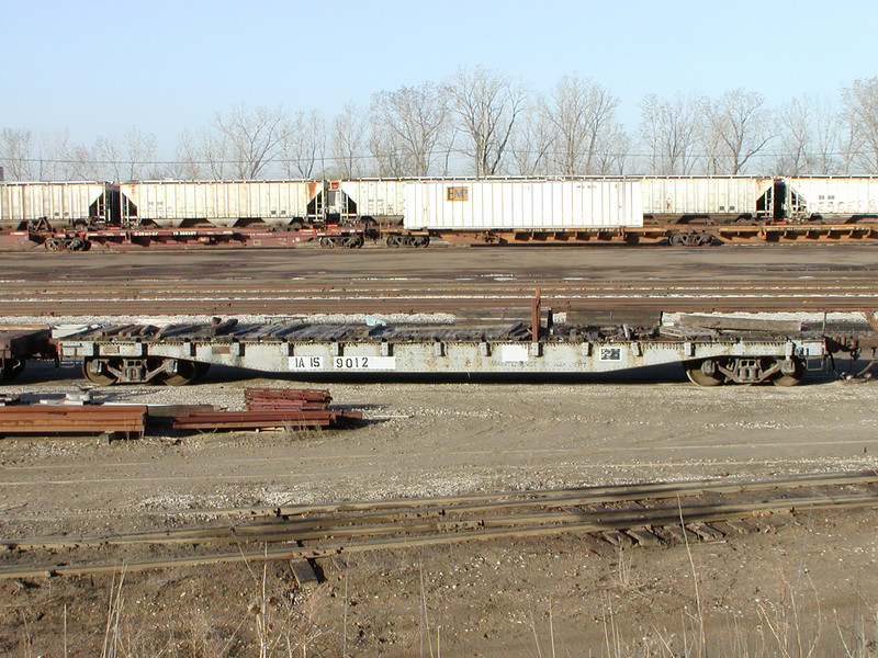 IAIS 9012 at Council Bluffs, IA, on 17-Apr-2002