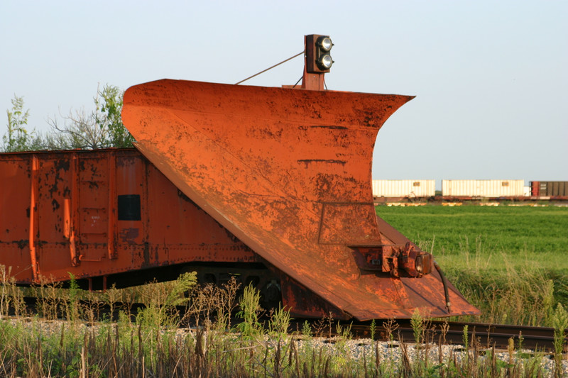 Engineer's front side of plow, IAIS 9511 at Newton, IA, on 20-Aug-2004