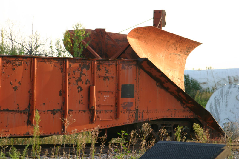 Engineer's rear side of plow #3, IAIS 9511 at Newton, IA, on 20-Aug-2004