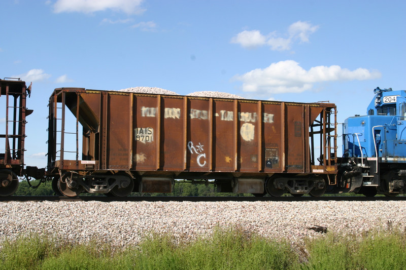 IAIS 9701 at Yocum Connection, IA, on 7-Aug-2004