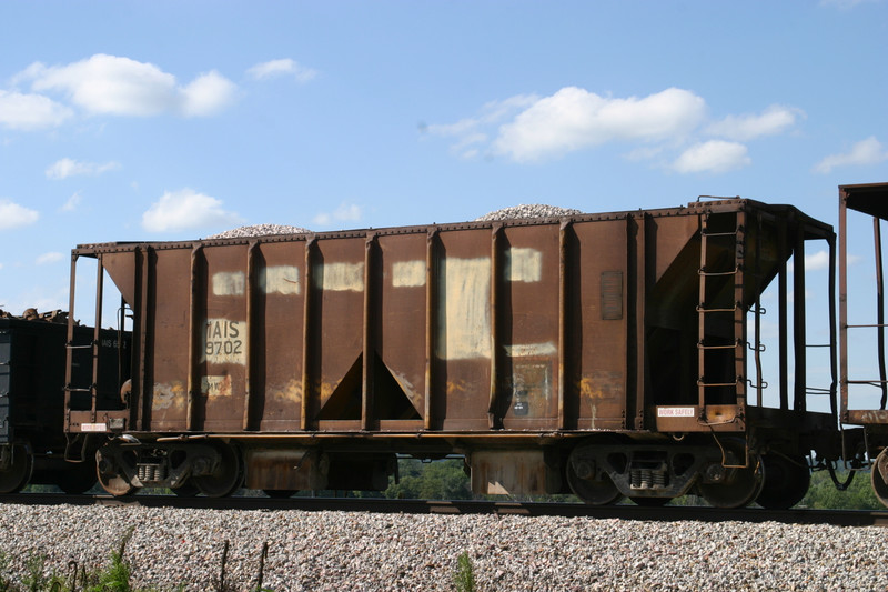 IAIS 9702 at Yocum Connection, IA, on 7-Aug-2004