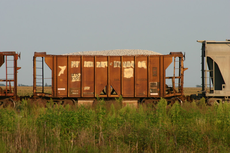 IAIS 9705 at Newton, IA, on 20-Aug-2004