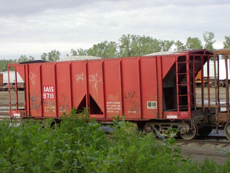 IAIS 9718 at Council Bluffs, IA, on 20-Jun-2001