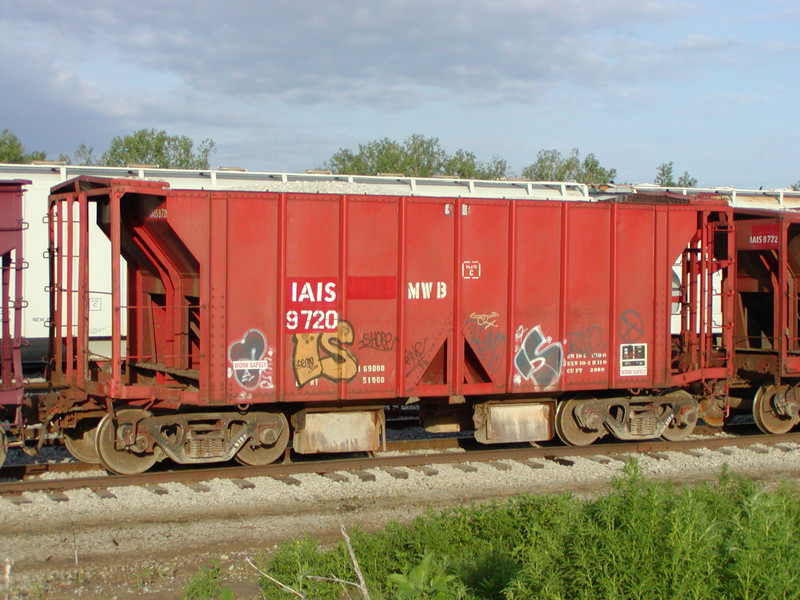 IAIS 9720 at Council Bluffs, IA, on 20-Jun-2001