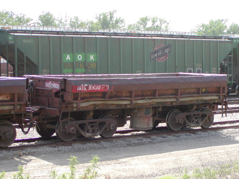 IAIS 9800 at Council Bluffs, IA, on 27-Jun-2003