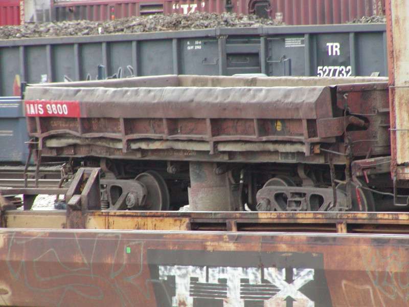 IAIS 9800 at Council Bluffs, IA, on 5-Dec-2004